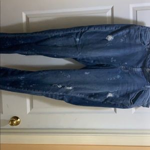 Boyfriend distressed jeans